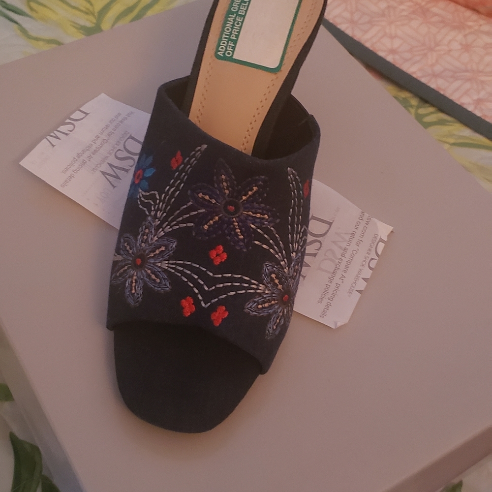 Women's shoes